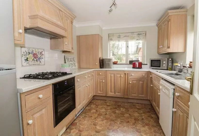 The Lodge Off High Street