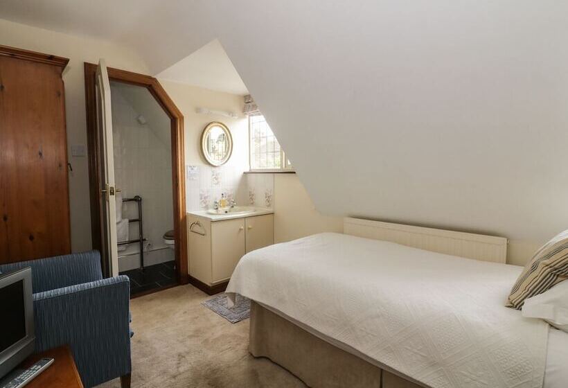 The Lodge Off High Street