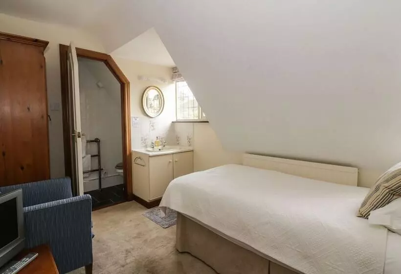 The Lodge Off High Street