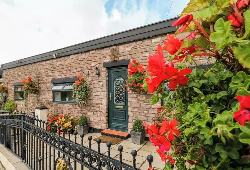 Ffynnonlwyd Cottage