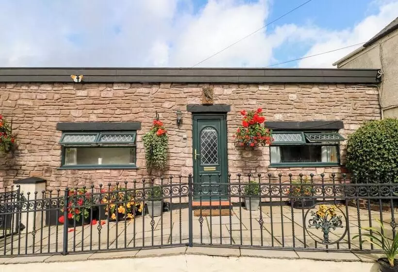 Ffynnonlwyd Cottage