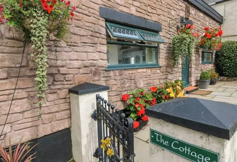 Ffynnonlwyd Cottage