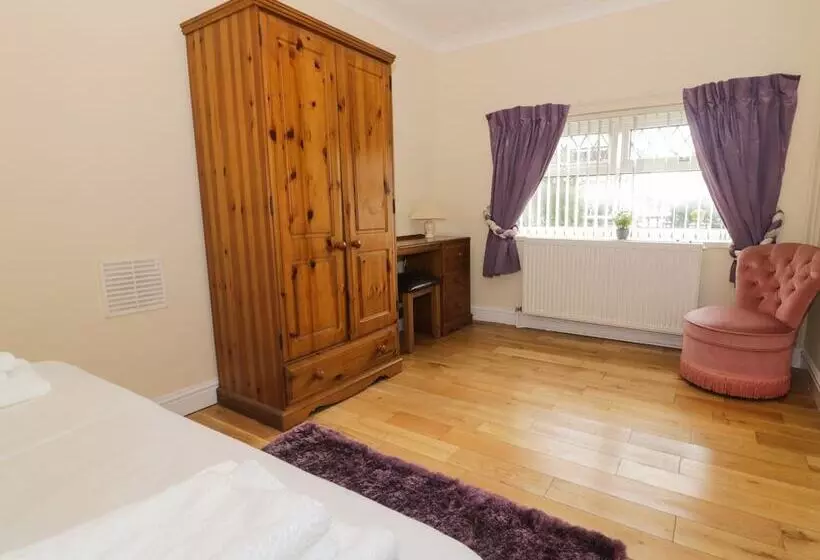 Ffynnonlwyd Cottage