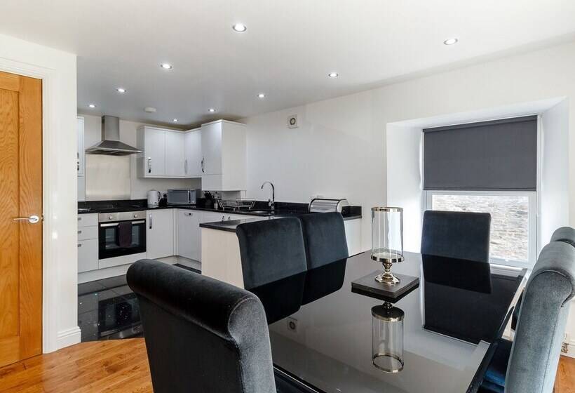 Queen Elizabeth Suite