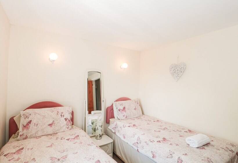 Ryecross Farm Cottage