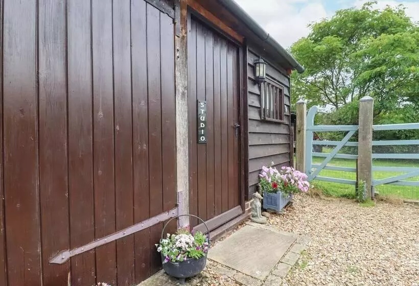 The Studio, Horseshoe Cottage
