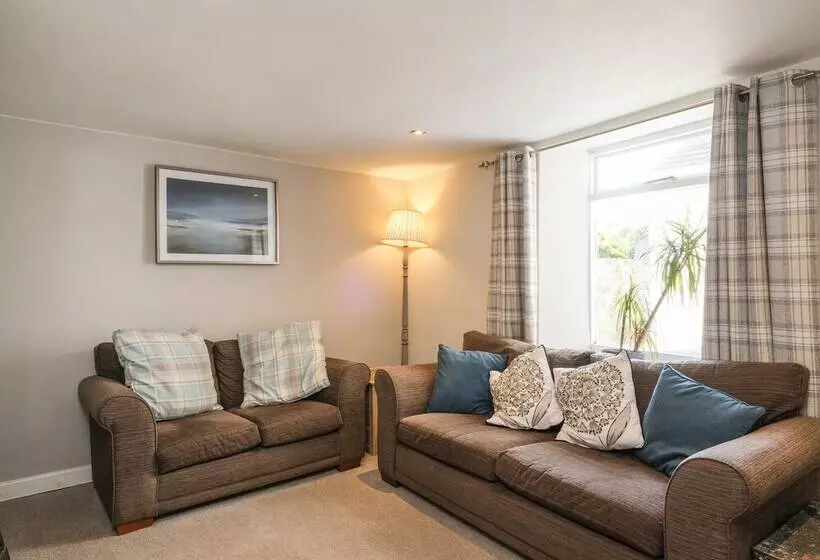 5 Bodmin Hill