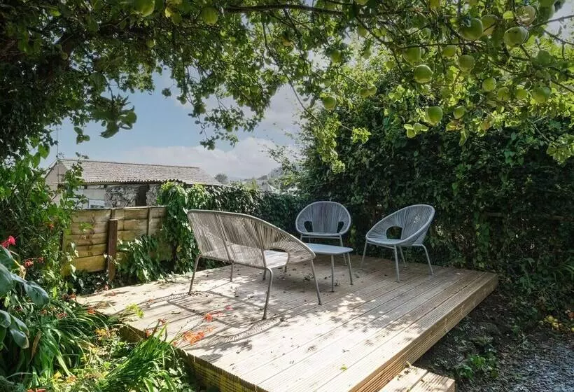 5 Bodmin Hill
