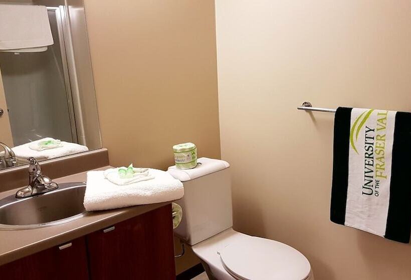 فندق صغير Backpacker College At The University Of Fraser Valley