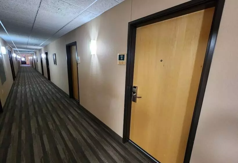 Hotelli Pine Peaks Lodge & Suites