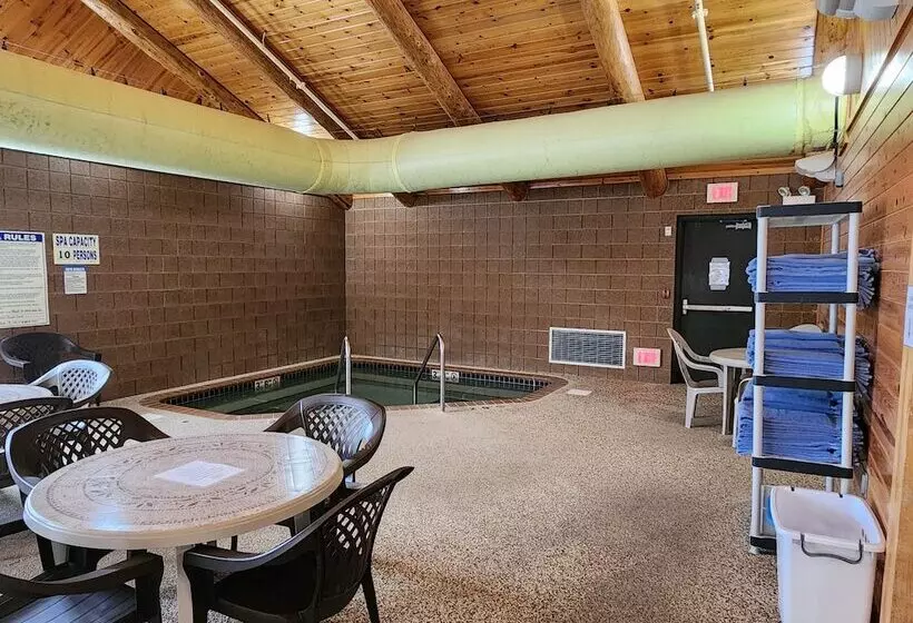 Hotelli Pine Peaks Lodge & Suites