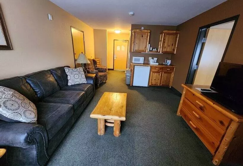 Hotelli Pine Peaks Lodge & Suites