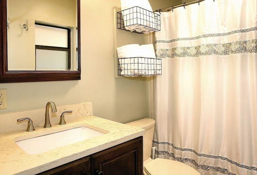 Mountain Laurel 1 Bedrooms, 1 Baths, Sleeps 4 Cabin By Redawning