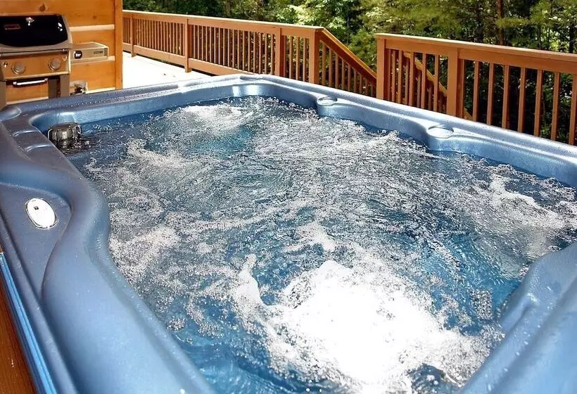 Mountain Laurel   1 Bedrooms, 1 Baths, Sleeps 4 Cabin By Redawning