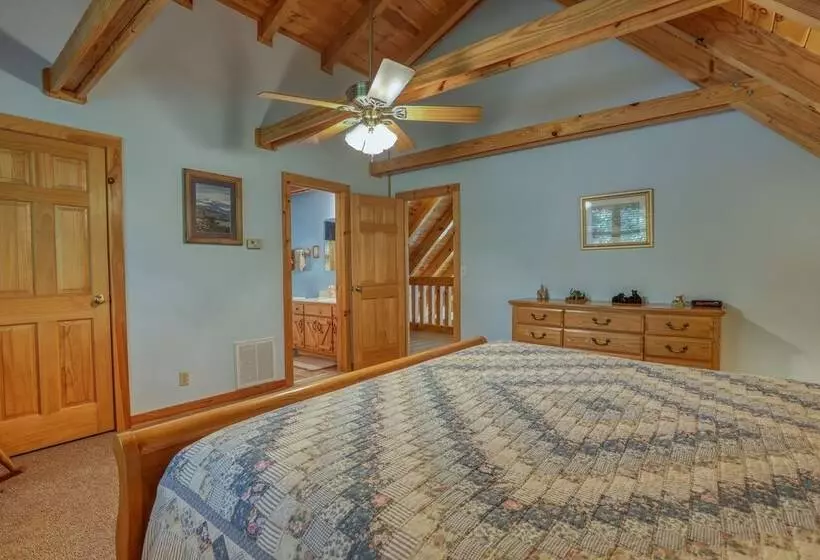 Mountain View   2 Bedrooms, 2 Baths, Sleeps 6 Cabin By Redawning