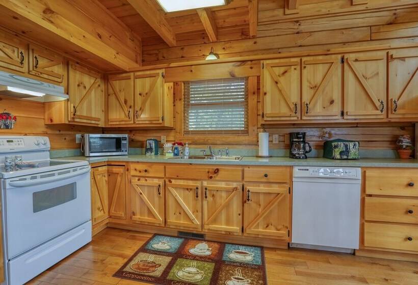 Mountain View 2 Bedrooms, 2 Baths, Sleeps 6 Cabin By Redawning