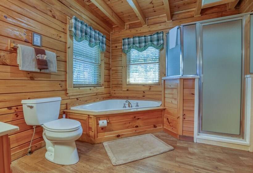 Mountain View 2 Bedrooms, 2 Baths, Sleeps 6 Cabin By Redawning