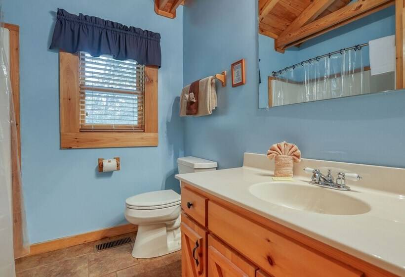 Mountain View 2 Bedrooms, 2 Baths, Sleeps 6 Cabin By Redawning