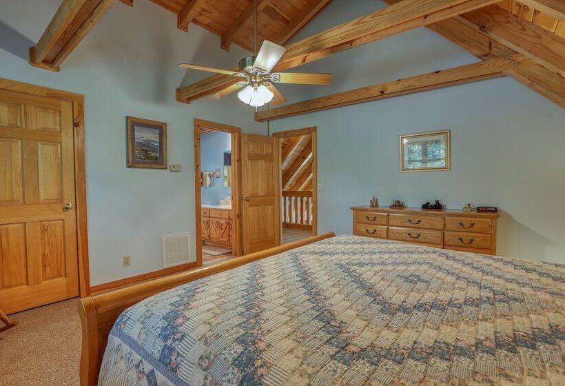 Mountain View 2 Bedrooms, 2 Baths, Sleeps 6 Cabin By Redawning