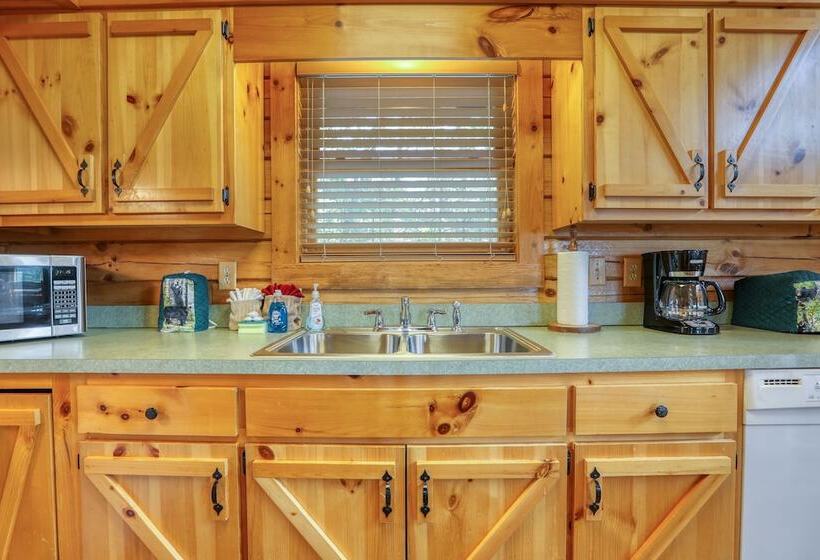 Mountain View 2 Bedrooms, 2 Baths, Sleeps 6 Cabin By Redawning