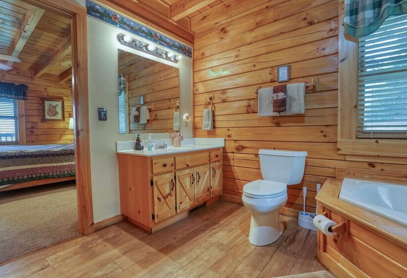 Mountain View 2 Bedrooms, 2 Baths, Sleeps 6 Cabin By Redawning