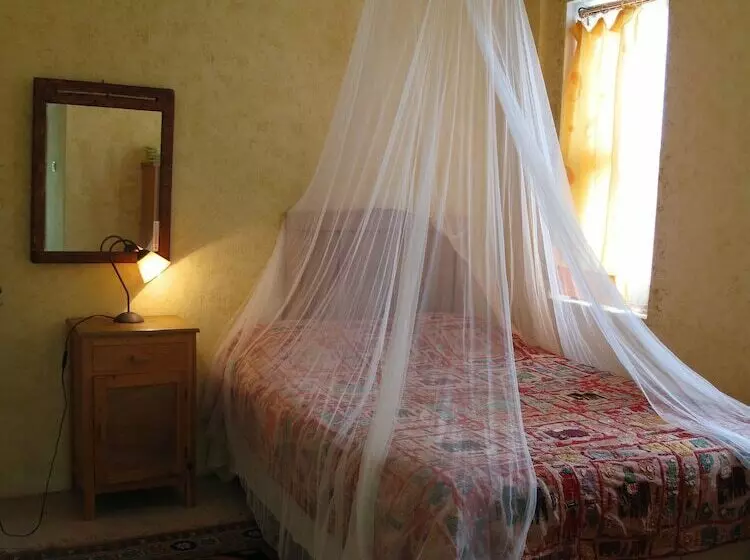 پانسیون Daphne House