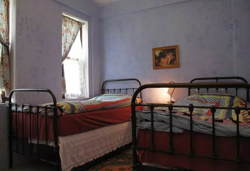 پانسیون Daphne House