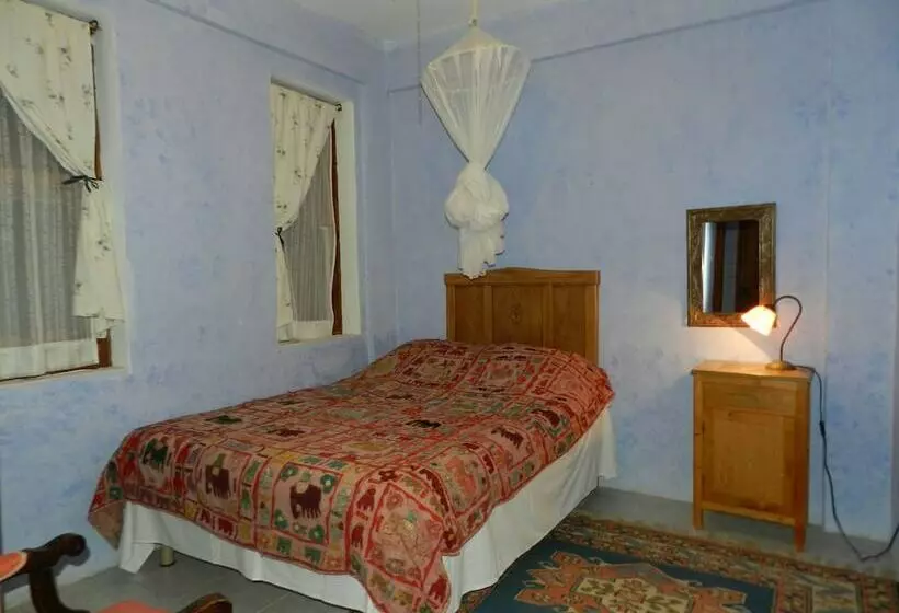 پانسیون Daphne House