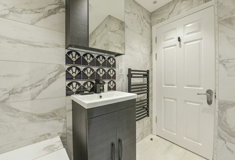 24 Burgh Island Causeway