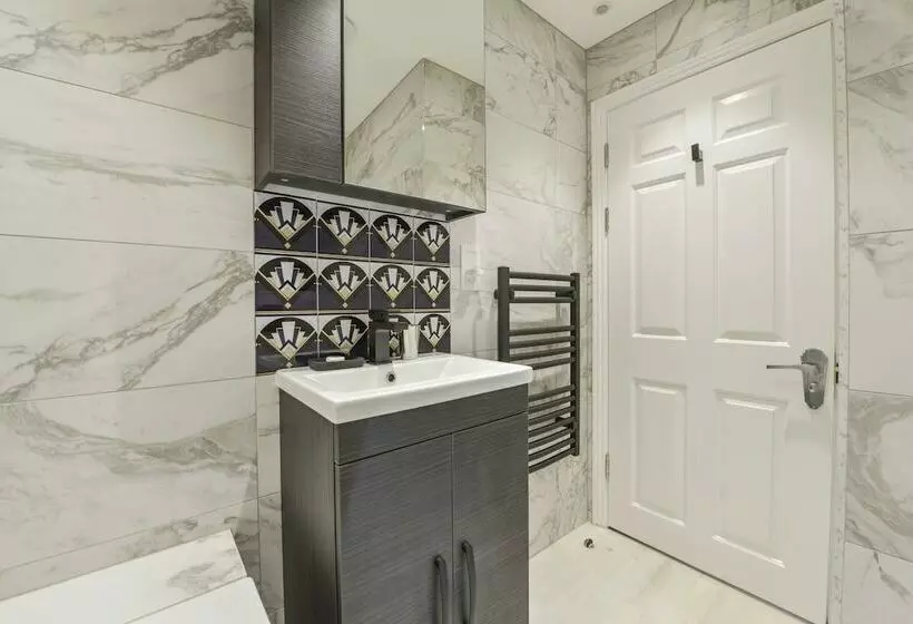 24 Burgh Island Causeway