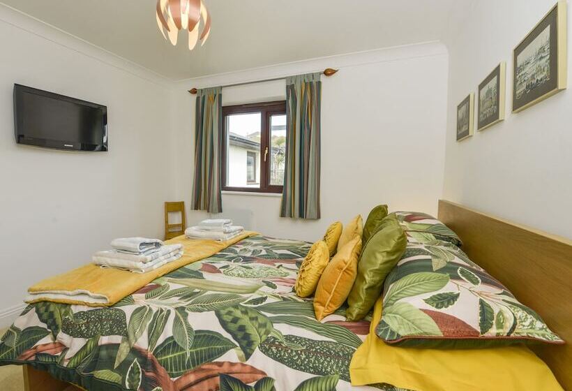 24 Burgh Island Causeway