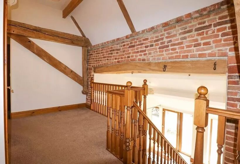 Hadleigh Farm Barn