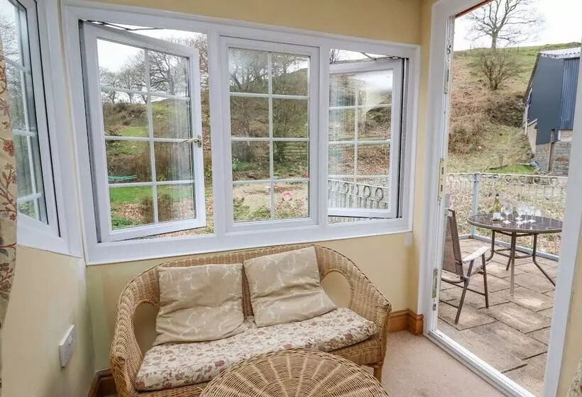 Cefn Cottage