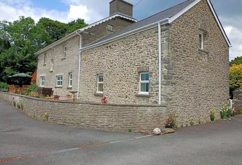 Dolau Farmhouse