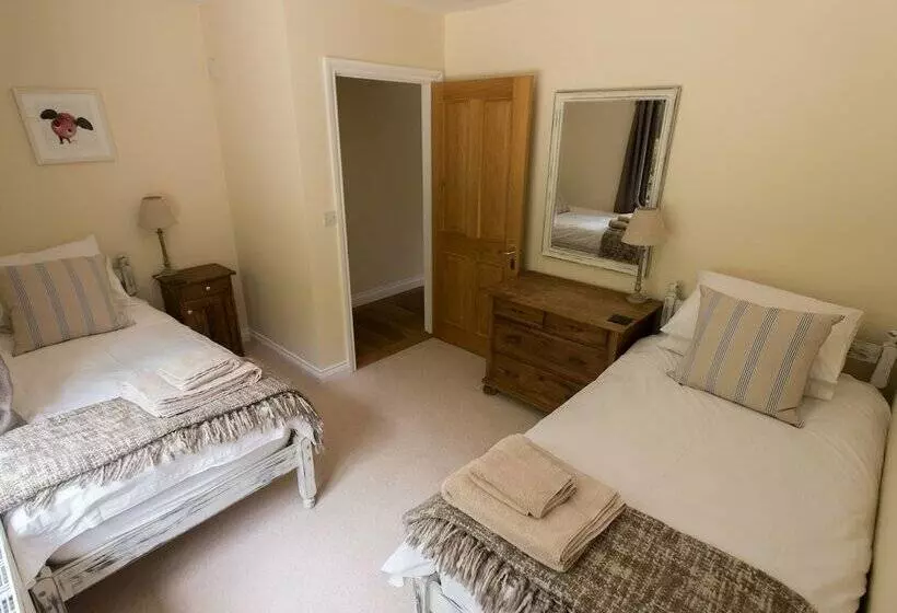 Farley Lodge