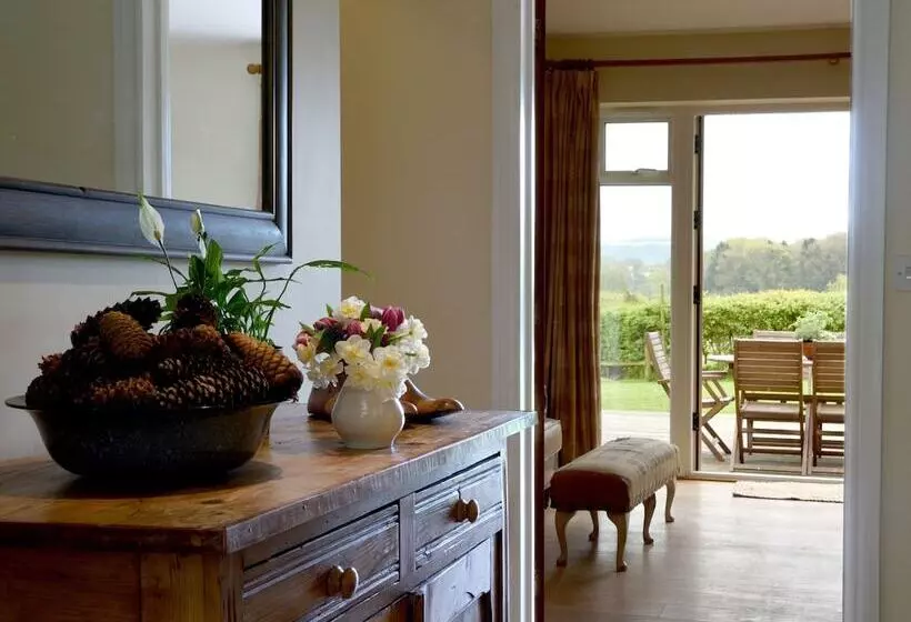 Farley Lodge