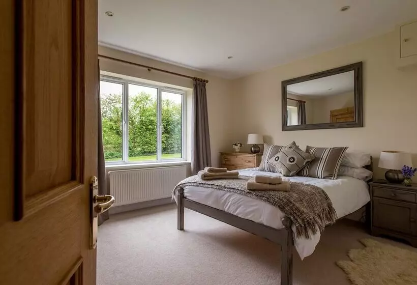 Farley Lodge
