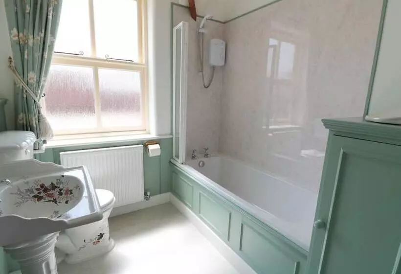 Just A Cottage, Newlands Farm