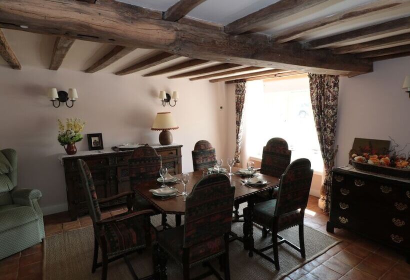 Just A Cottage, Newlands Farm