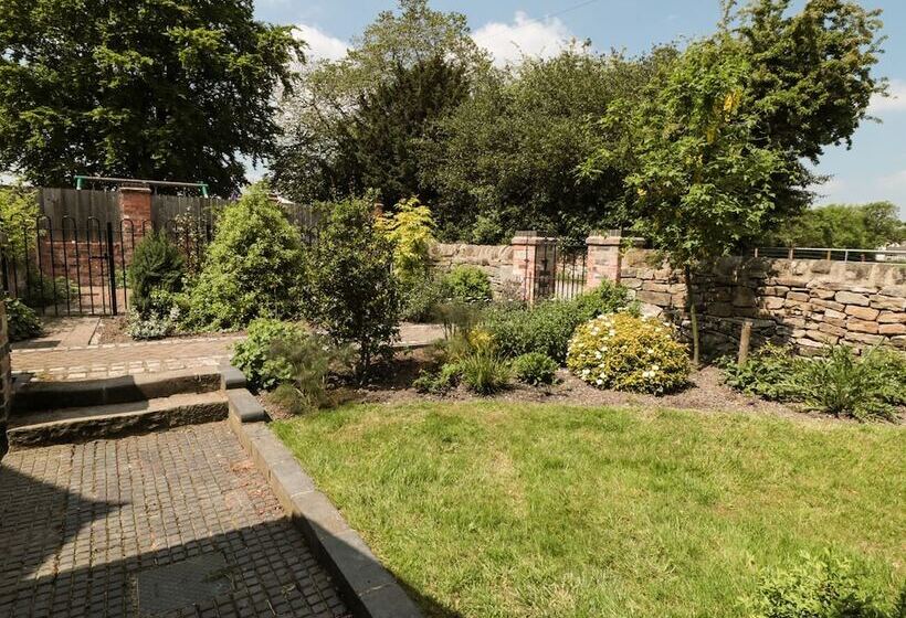 Just A Cottage, Newlands Farm