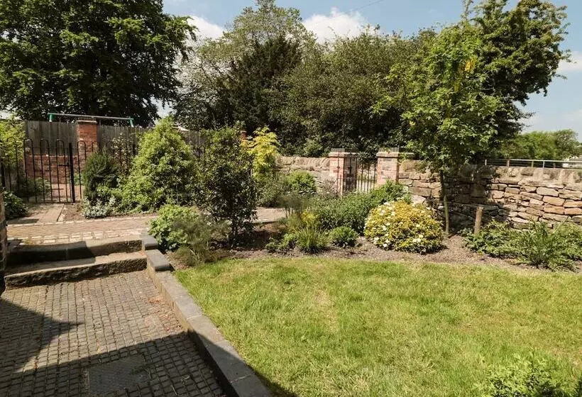 Just A Cottage, Newlands Farm