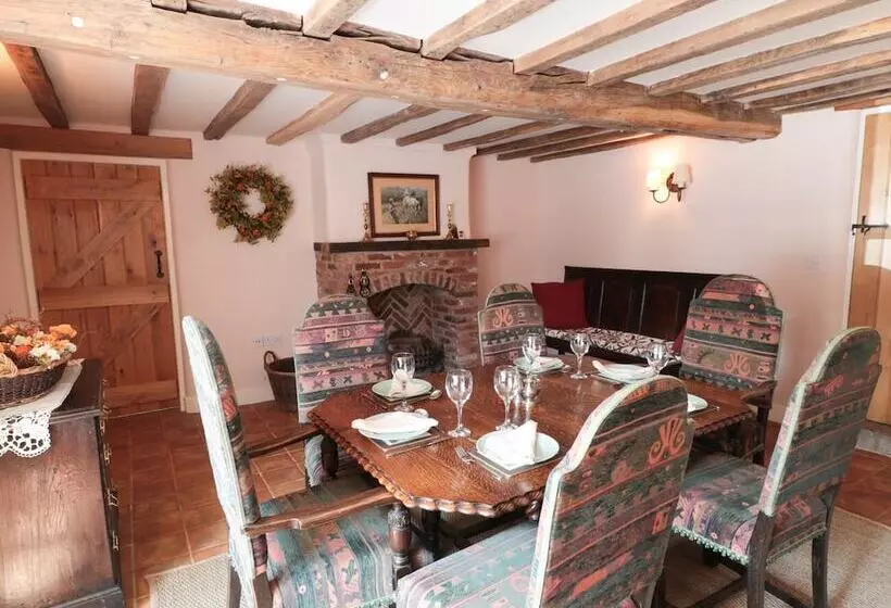 Just A Cottage, Newlands Farm