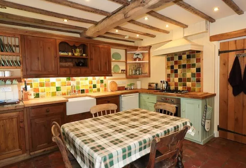 Just A Cottage, Newlands Farm