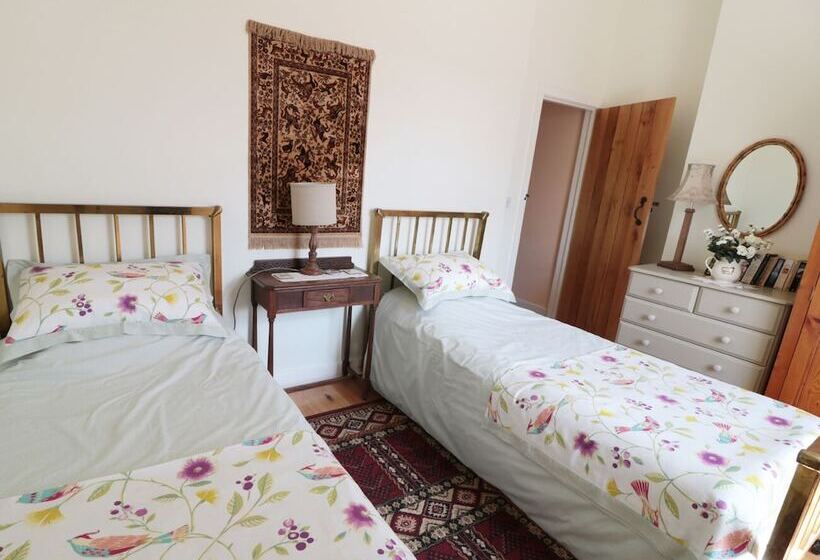 Just A Cottage, Newlands Farm