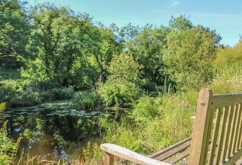 Pond Cottage