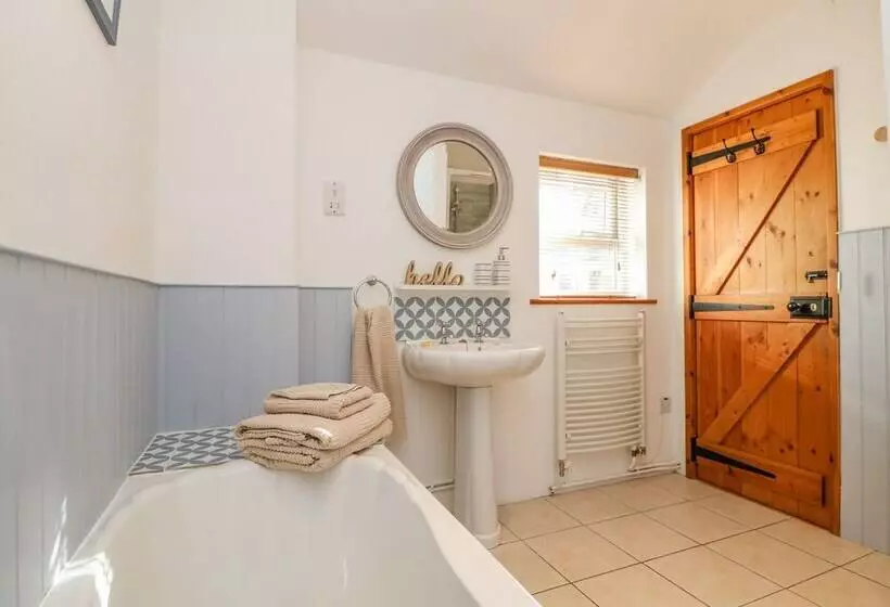 Pond Cottage