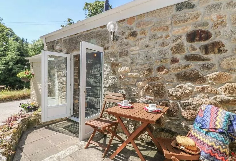 Pond Cottage