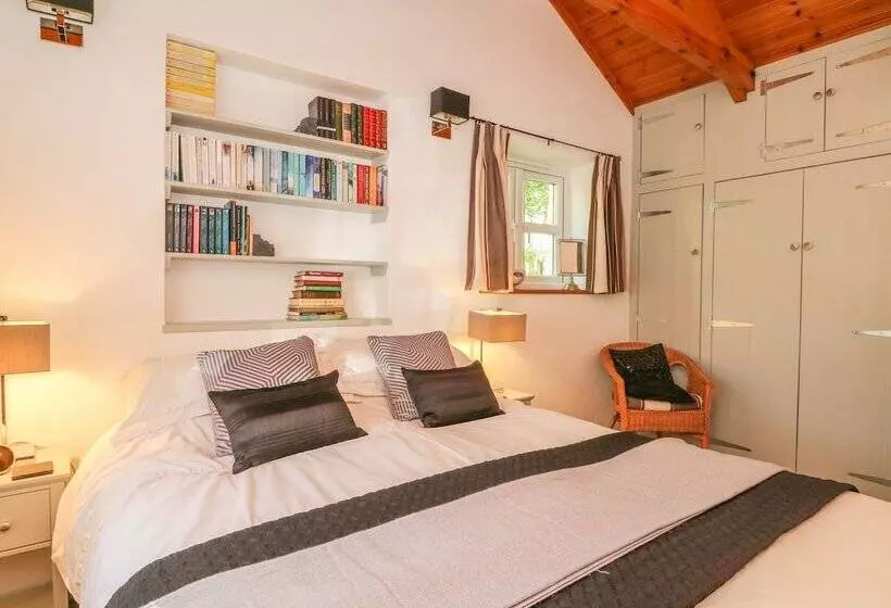 Pond Cottage