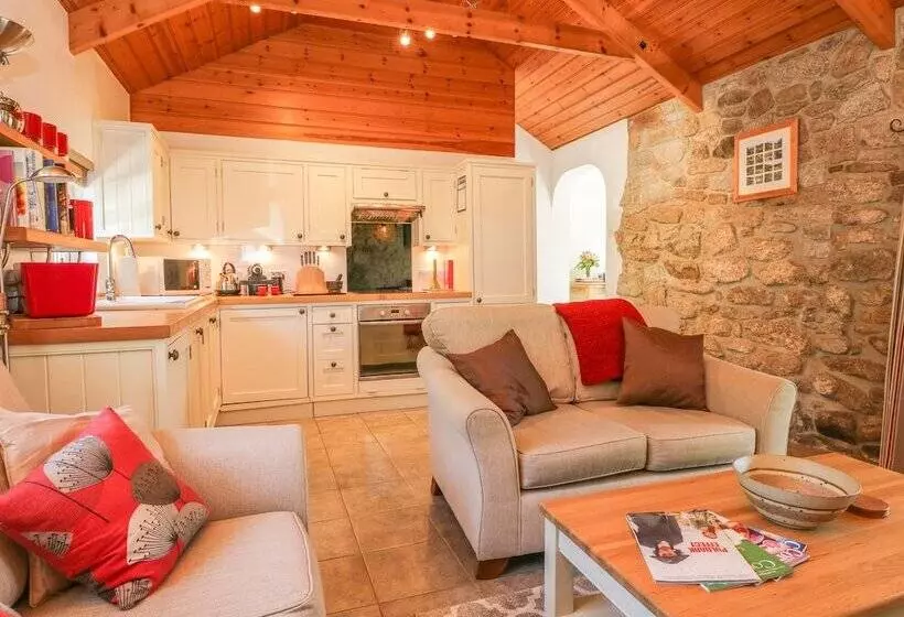 Pond Cottage
