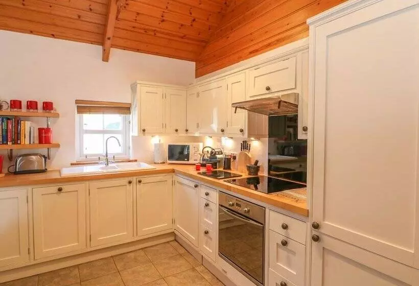 Pond Cottage